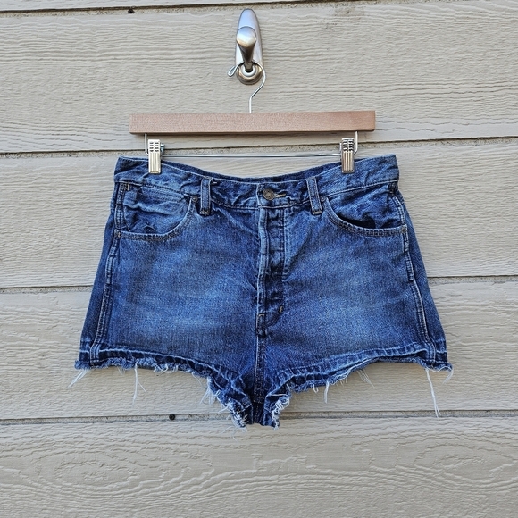 Free People high waisted button fly denim shorts with raw hem W31 2.25 in inseam - Picture 1 of 5